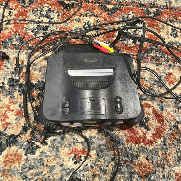 Nintendo 64 with 2 controllers and 2 games fully working - Picture 2 of 6